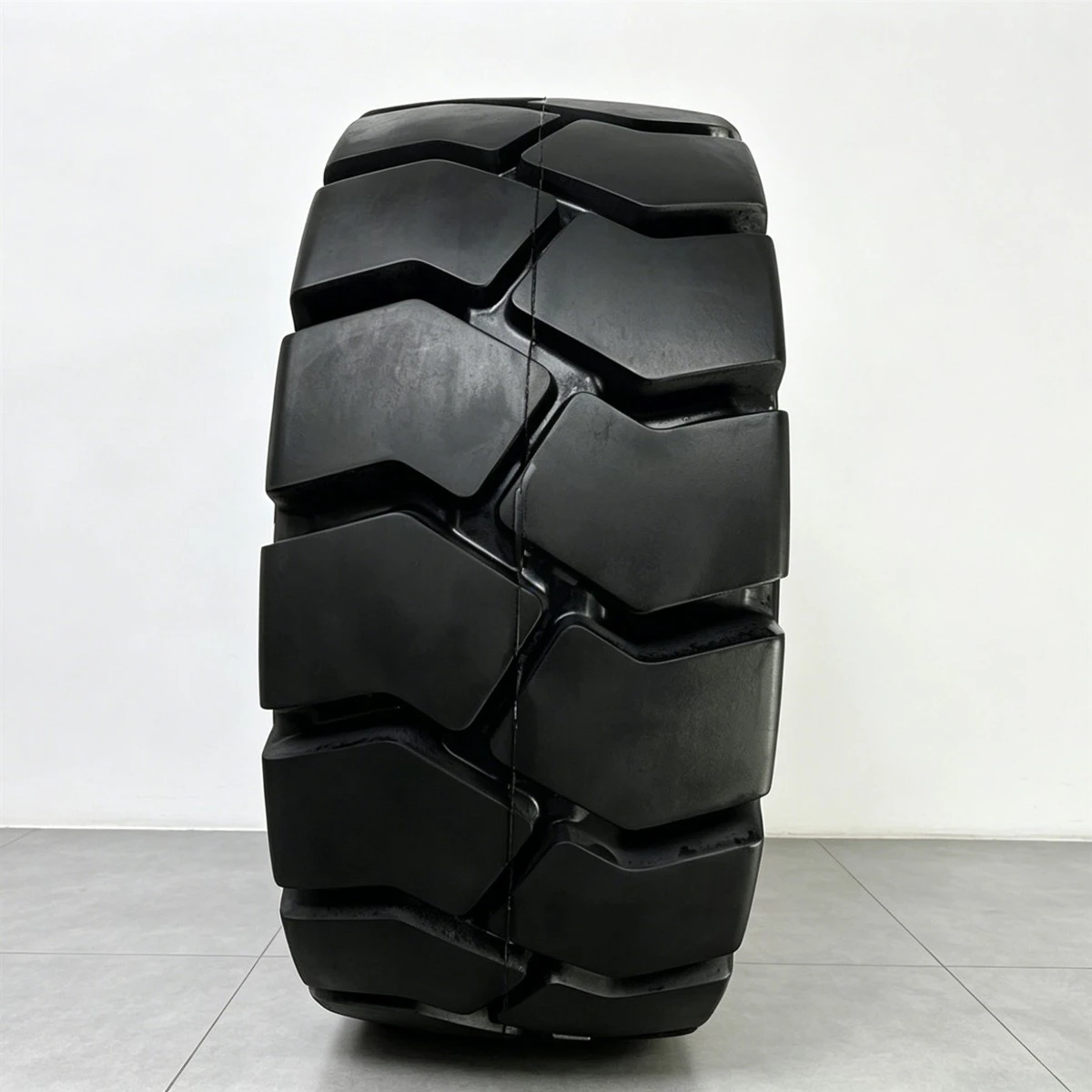 21x8-9 Solid Forklift Tire 21x8-9 Solid Forklift Tire